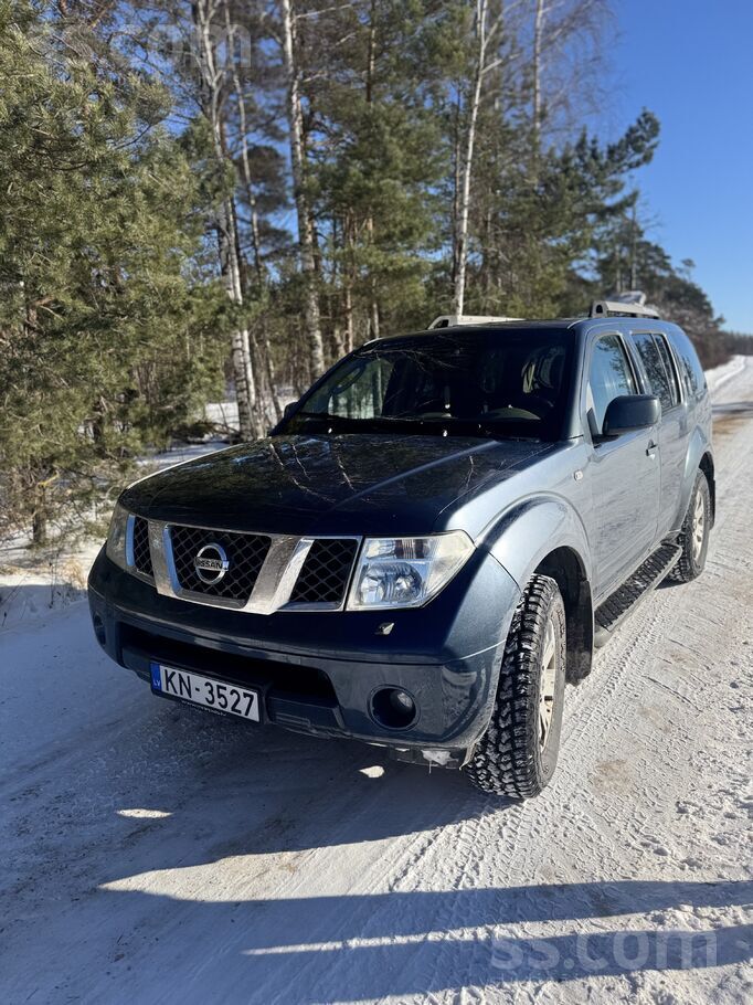Nissan Pārdodu septiņvietīgu apvidus auto. Ļoti ietilpīgs