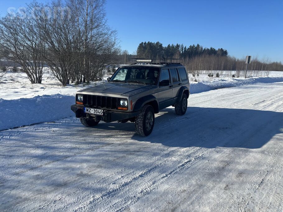 Jeep Pārdodu Jeep Cherokee. Auto ir aprīkots ar led tuv