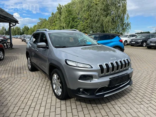 Jeep Pārdodu Jeep Cherokee. Auto ir aprīkots ar led tuv