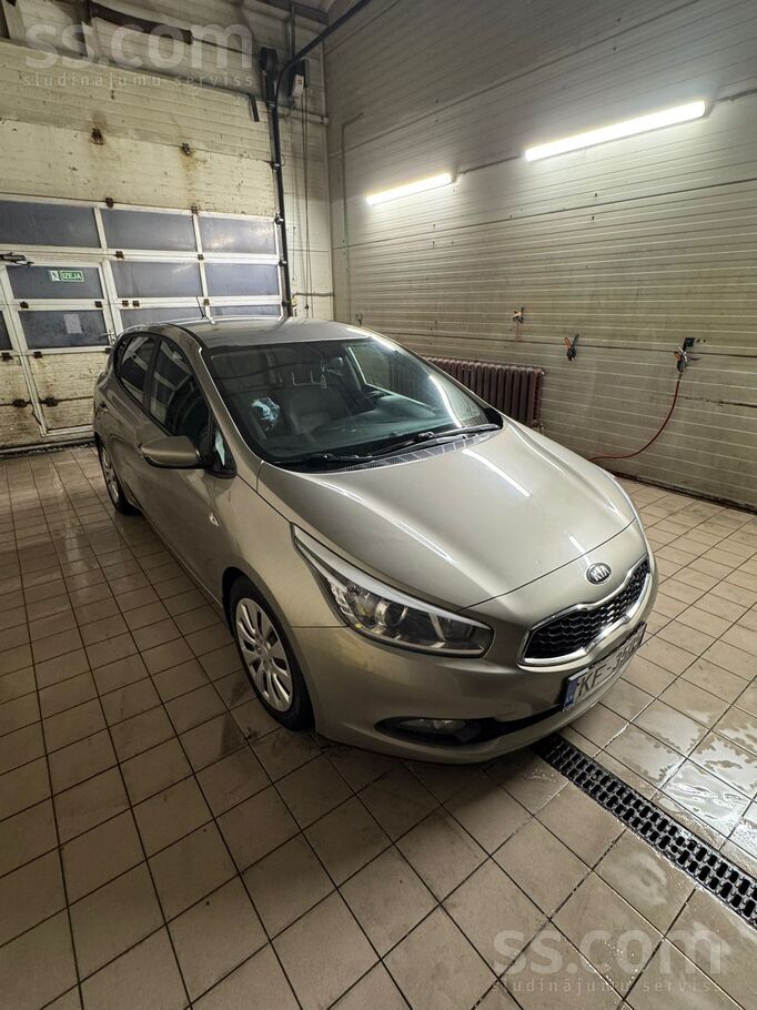 1.6 Benzīns. Labdien tirgojam personigo automašīnu Kia Ceed. Eksplotācijā ļo