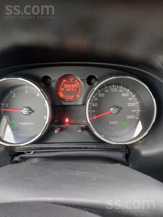 Nissan Uzticigs auto. ir vizuali defekti. daudz kas maini