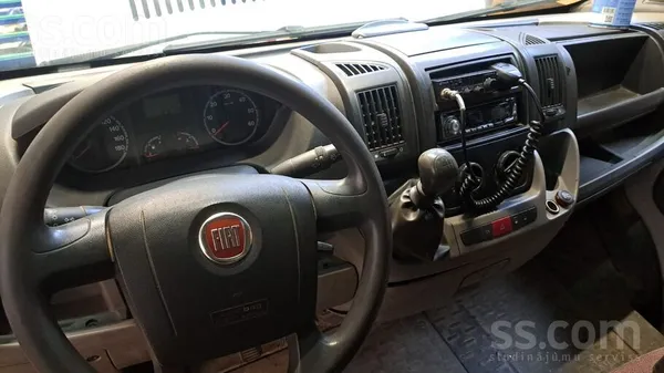 Fiat Uzņēmums pārdod automašīnu. Cena ar Pvn 21%. Tehni