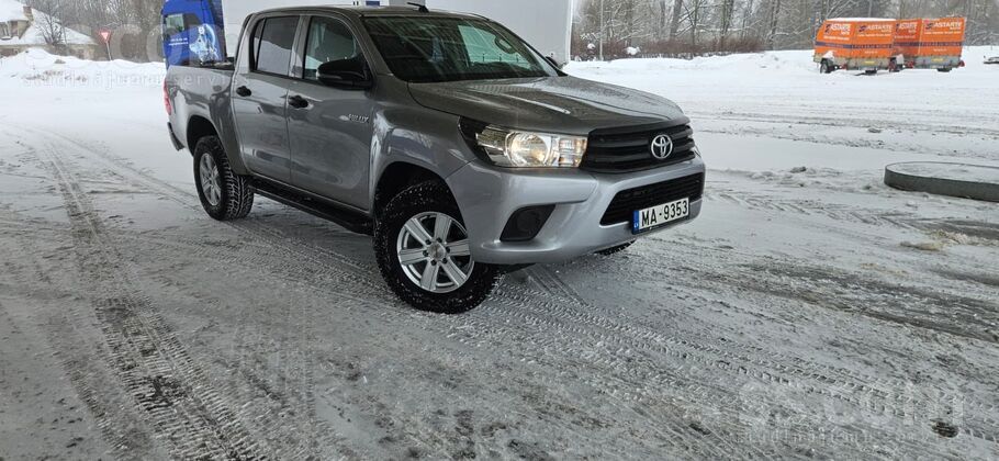 Pardodu Toyota Hilux. 
Pirkta jauna Latvijā, vienīgais īpašnieks, visas apk