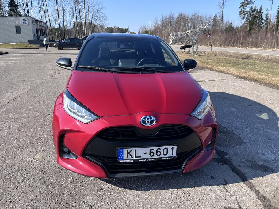 Toyota Pārdod dinamisku, ļoti ekonomisku un bagātīgi aprī