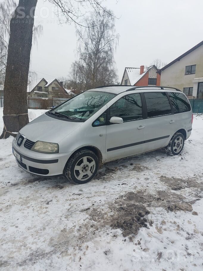 Продаю или меняю, Кузов крепкий. 7 мест, фаркоп.