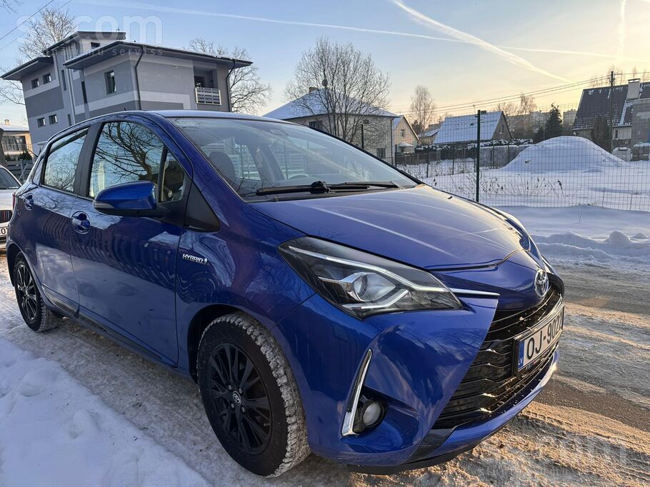 Toyota Pārdod Toyota Yaris Hybrid