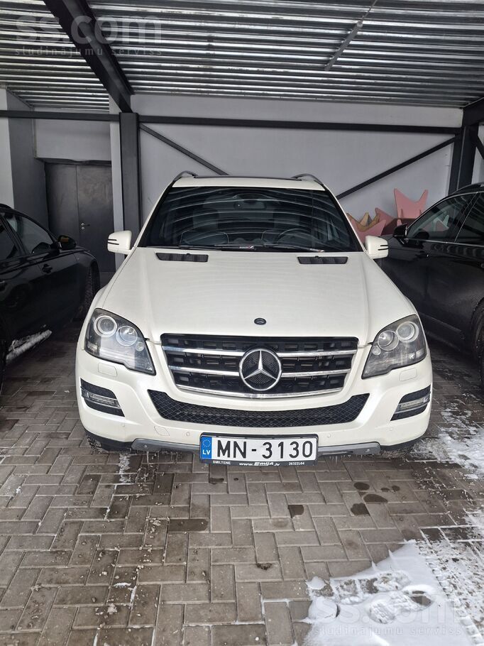 Mercedes Veiktas savlaicīgi visas apkopes. Melnie griezti b