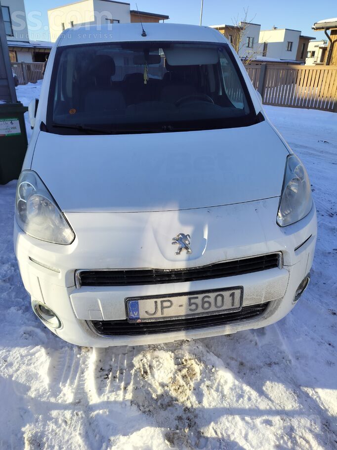 Pārdod Peugeot Partner Tepee (kabluks). Dīzelis, 1.6L, 68kW, braucamā kārtīb