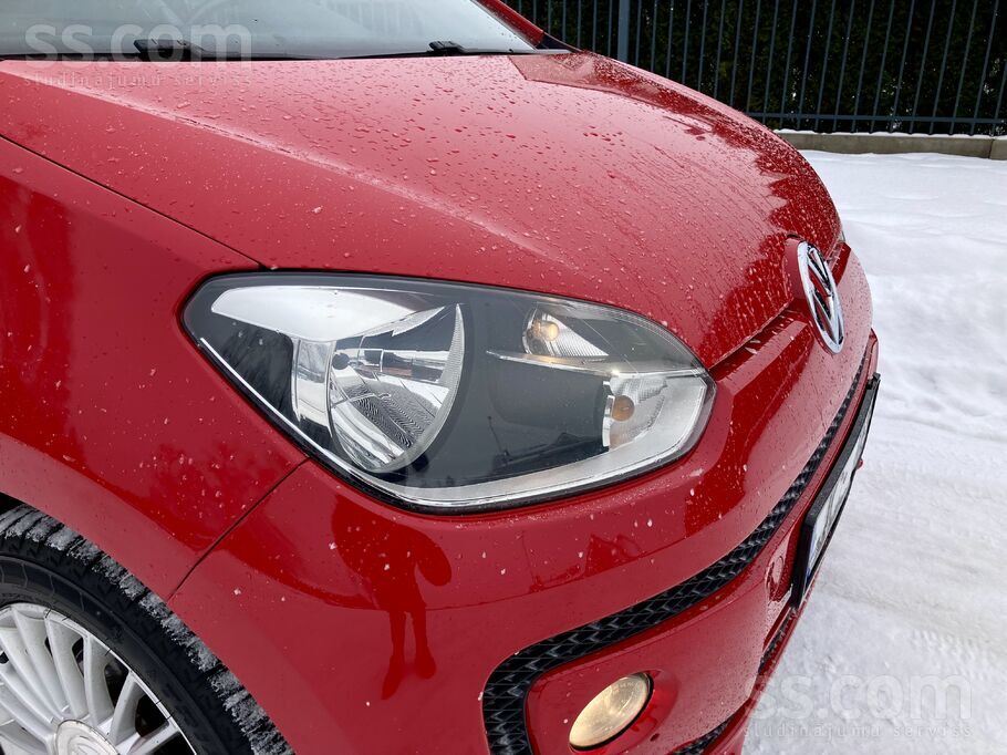 Volkswagen Up. 2012 года. 1.0 бензин. Коробка автомат. Пробег 178 000 km (пр