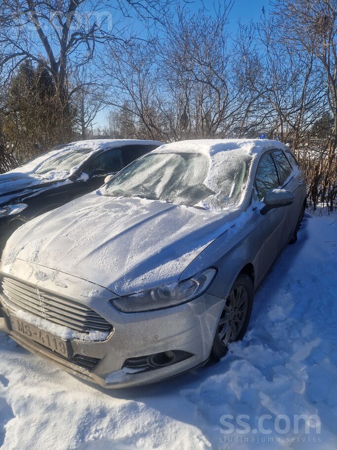 Dzinējam zems eļļas spiediens , auto rūc un brauc .
jauns demfers un visas