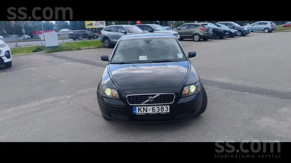 Volvo Pārdodu auto remontējamu, varbūt kādam noder.