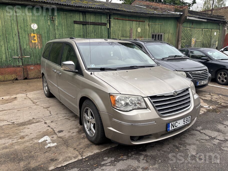Chrysler Pārdodu vai maiņu pret mazāku. town country. Ar ma