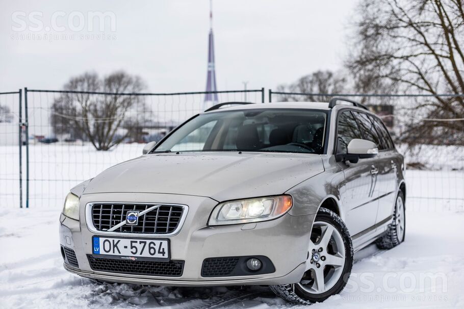 Volvo Volvo V70 ar 2.4 litru dīzeļdzinēju un automātisko