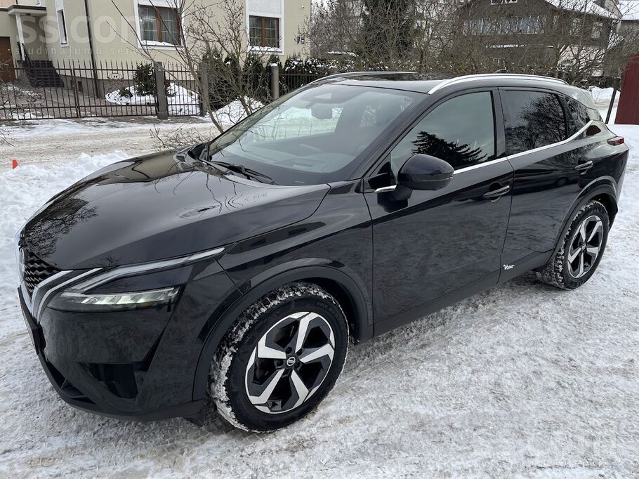 Nissan Qashqai Premier Edition 1.3 benzīna dzinējs.
Automātiskā pārnesumkā