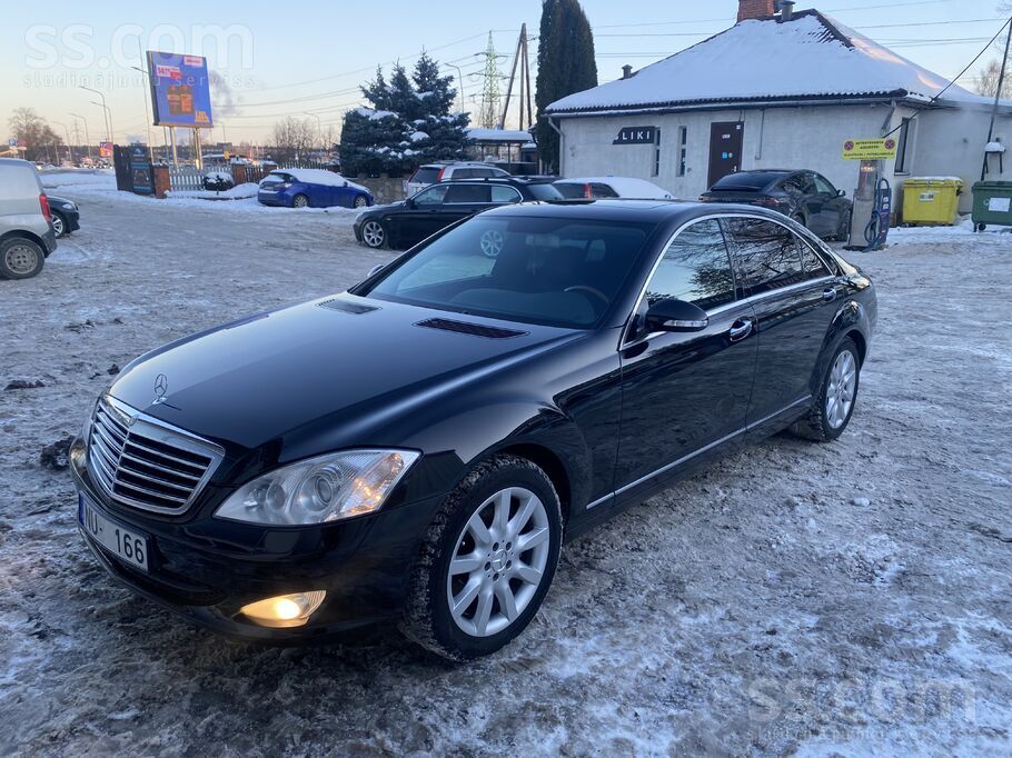 Mercedes Benz S320cdi 3.0d Long
Melns metāliks. 
Motors karba darbojās tei
