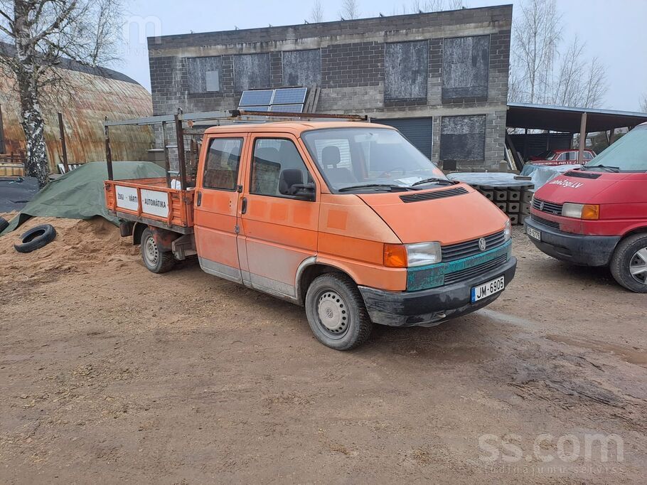 Продаю, рабочию машину. Всё работает и на ходу. Все вопросы по телефону.