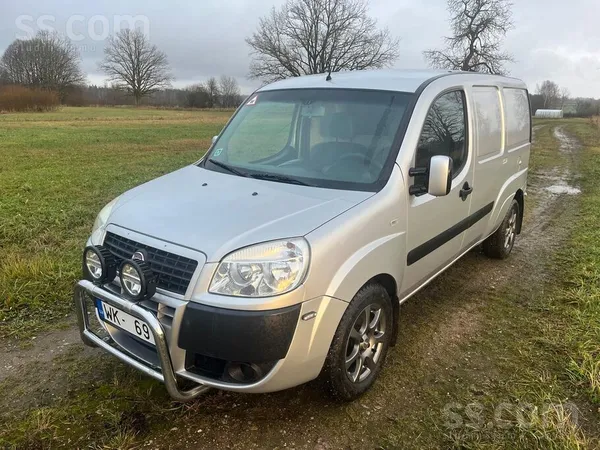 Fiat Tiek tirgots Fiat Doblo Maxi. 