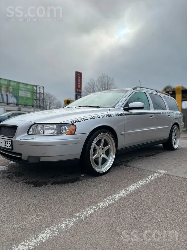 Volvo Tirgojās V70 laba stavoklī. līdz nāk lietie diski