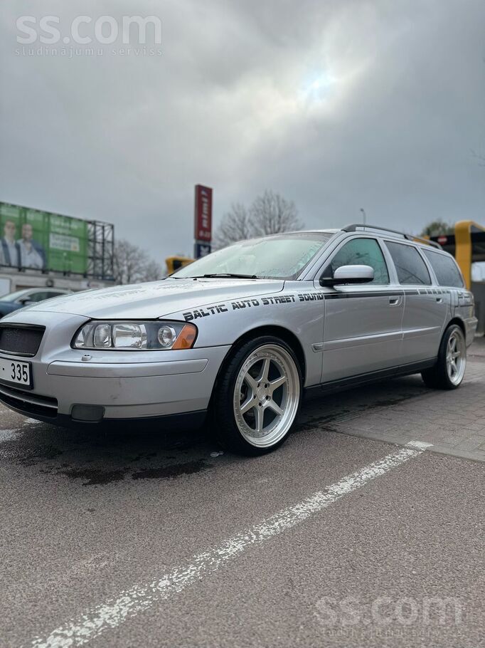 Volvo Tirgojās V70 laba stavoklī. līdz nāk lietie diski 