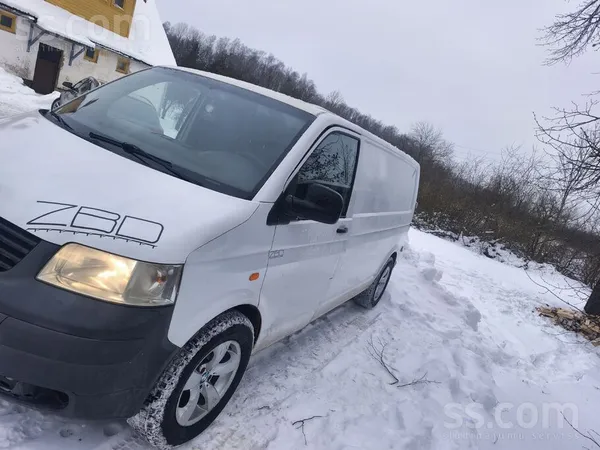 Volkswagen Tirgojas kravas transportieris ar trīs vietām. Sik