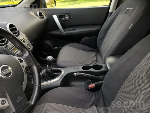 Nissan Pārdod auto labā tehniskā un vizuālā stāvoklī. Lat