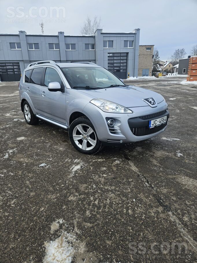 7 vietas, ekonomisks 2.2dīzelis, automātiskā ātrumkārba, bagātā komplektācij