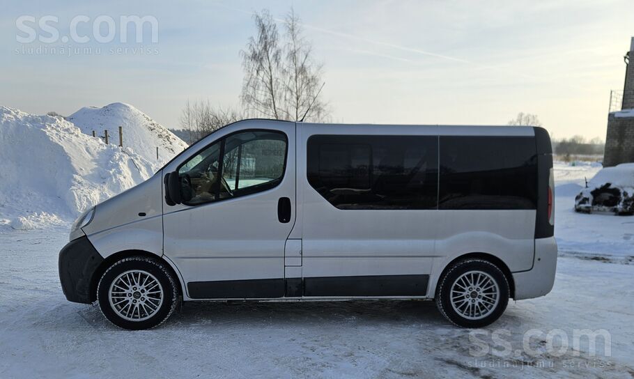 Opel Pārdod Opel vivaro 2.5 dīzelis 99kw. 