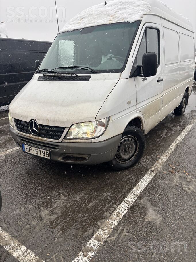 Mercedes Pārdod labu Mersedess Sprinter busu. Pilna masa 28