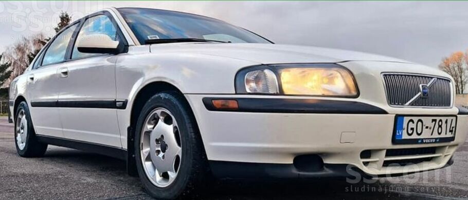 Volvo Pārdod auto ar svaigu skati, mašīna pietiekami lab