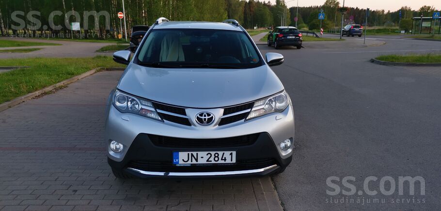 Toyota Pārdodu Toyota Rav4 2.0 benzīns, 2014. gada, labā