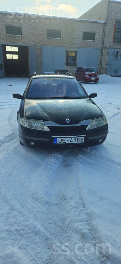 Renault Uz tirdziņu iet kārtīgs darba auto kurš šajā ziemā