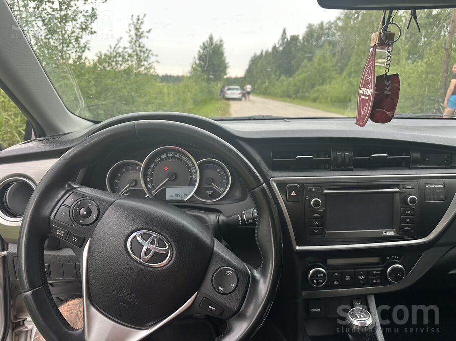 Продается Auris вложений не требует, резина зимняя новая на литых дисках , е