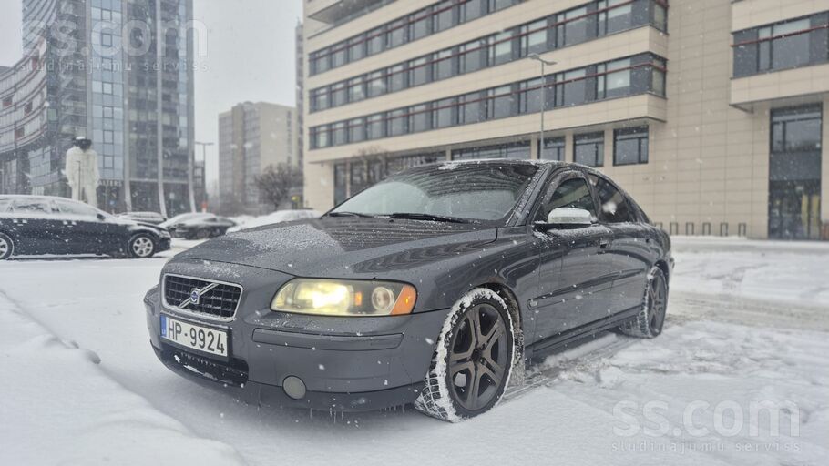 Volvo Īpašnieks pārdod 2005 gada Volvo s60. 2.4 D5 - 120