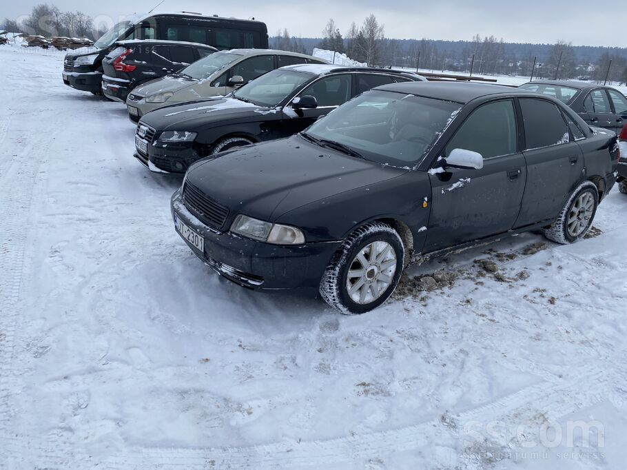 Audi Tirgojās A4 ar 81 kw sūkņa motors.