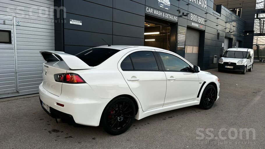 Mitsubishi Mitsubishi Lancer Evolution X lieliskā stāvoklī, a