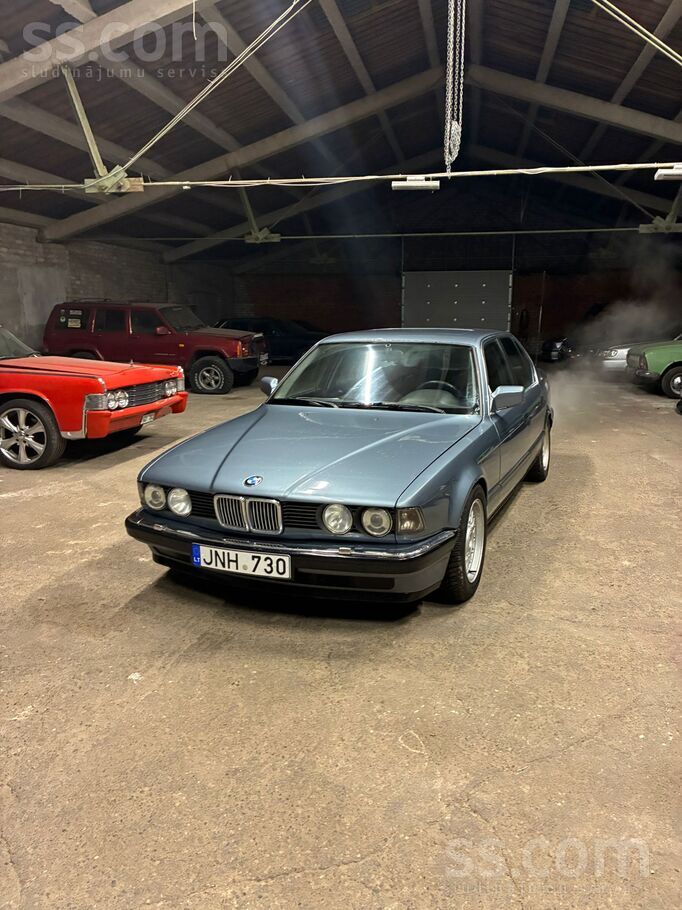 BMW Retro BMW e32 730i manuāls. Viss kam jāstrādā - st
