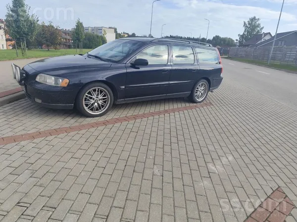 Volvo Pārdodas volvo v70 2.4 dīzels ar melno vāku, kārba