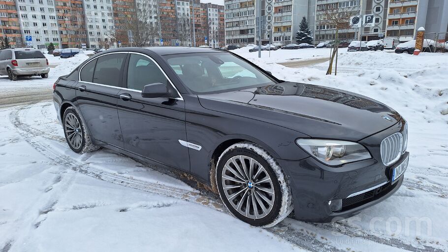 BMW Īpašnieks pārdod BMW 740d Individual 225 kW (306 Z