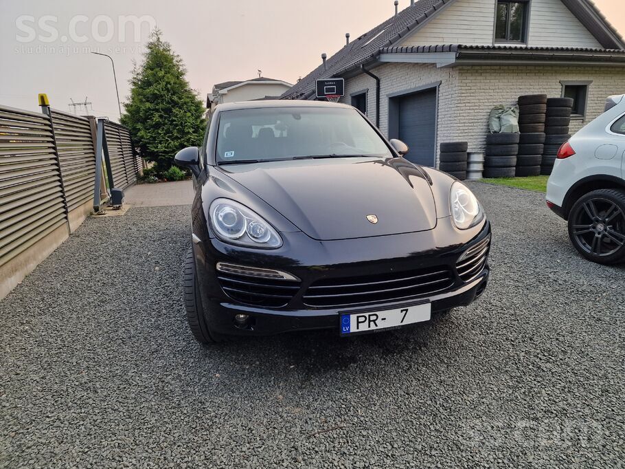 Pārdod bildēs redzamo Porsche Cayenne ar 3.0D motoru. Ļoti labā vizuālā un t