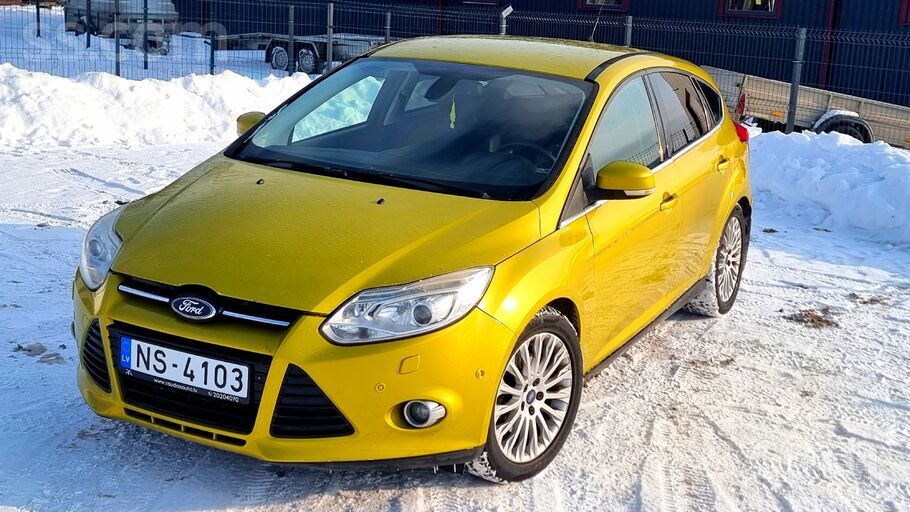 Ford Sportisks ar bagātu aprīkojumu. Skaists un ar nepa