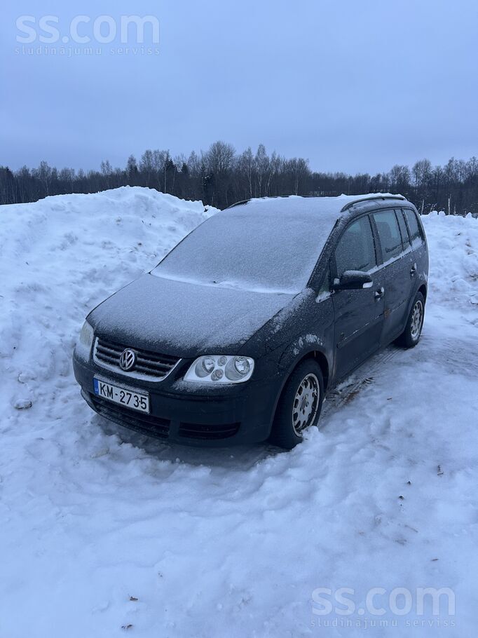 Volkswagen Mašīna visu ziemu nobrauca, tagad ir nojukusi stūr