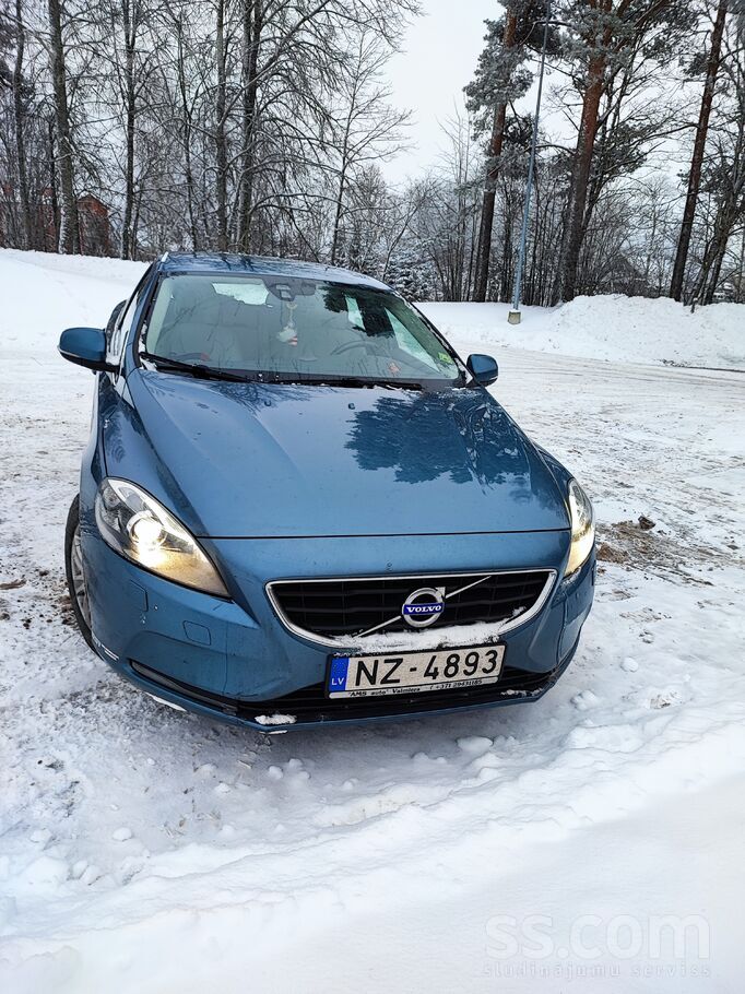 Volvo V40 ar 1.6 Dizeļdzinēju, 84Kw, manuālo pārnesumkārbu. 
Praktisks, eko