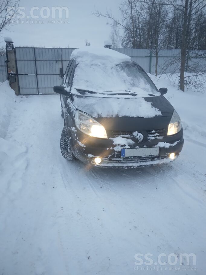 Renault Авто в хорошем состоянии. Без корозии. Небольшой р