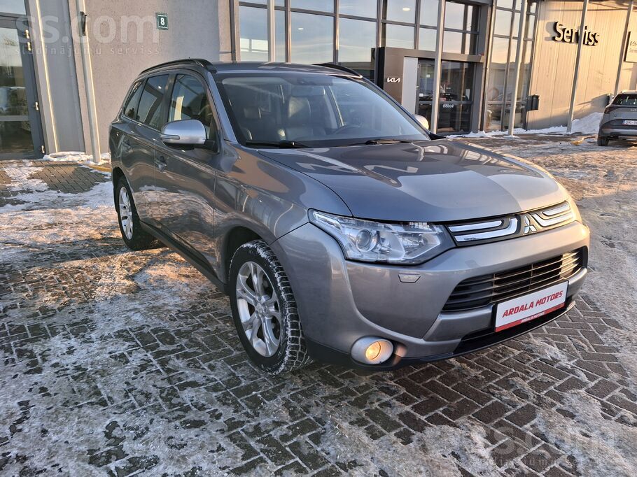 Mitsubishi Outlander 4Wd 2.0 benzīns / gāze, 110 kW, 7 vietas. Ļoti labā teh