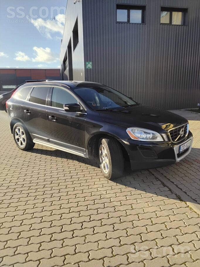 Volvo Volvo ir labā tehniskā stāvoklī. D5 piecu cilindru