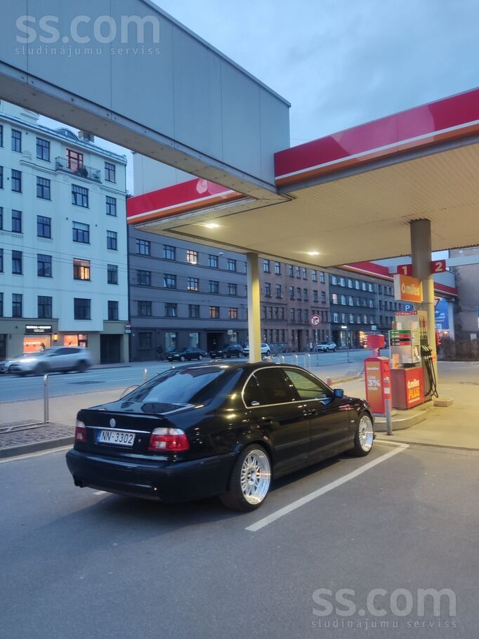 BMW Продаётся BMW с бензиновым двигателем M54B30. Зимо
