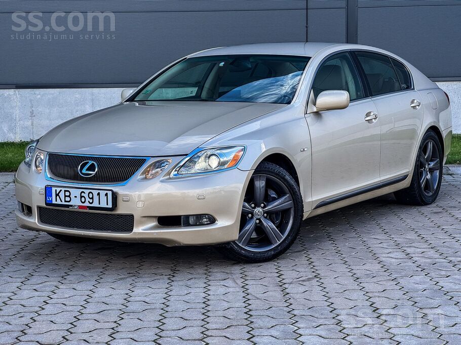 Lexus GS 300 ar 3.0 litru benzīna dzinēju un automātisko transmisiju. 183 kW