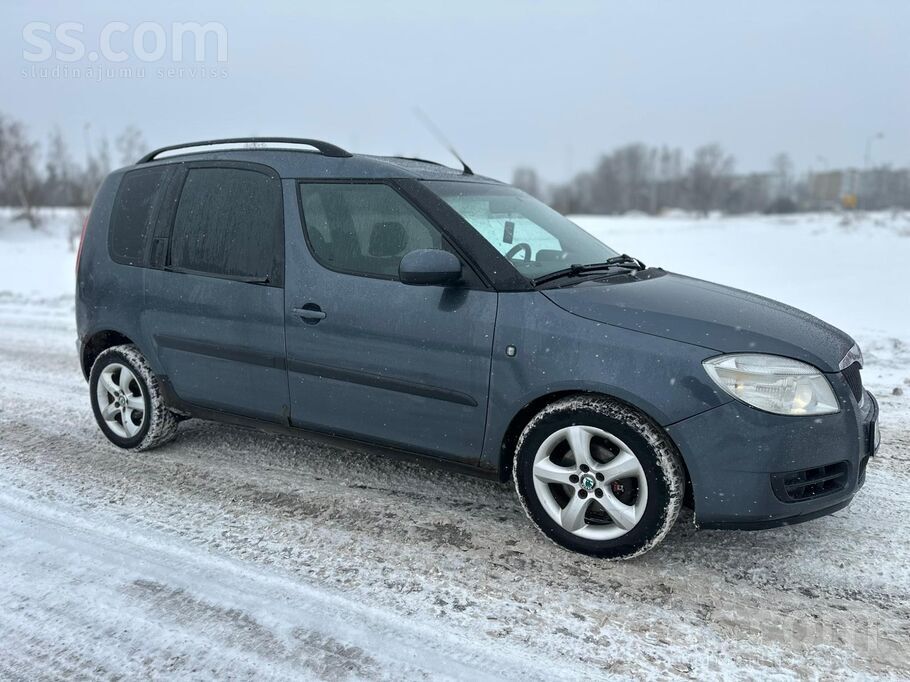 Pārdošanā ļoti labā stāvoklī esošs Škoda Roomster ar uzticamo 1.4 benzīna dz