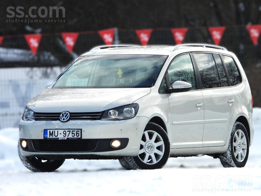Volkswagen VW Touran ar uzticamu 2.0 litru dīzeļdzinēju un au