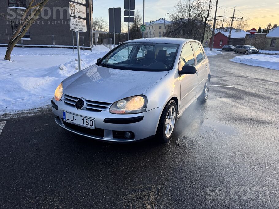 Volkswagen Auto ir braucams, bez problēmām kustībā. 